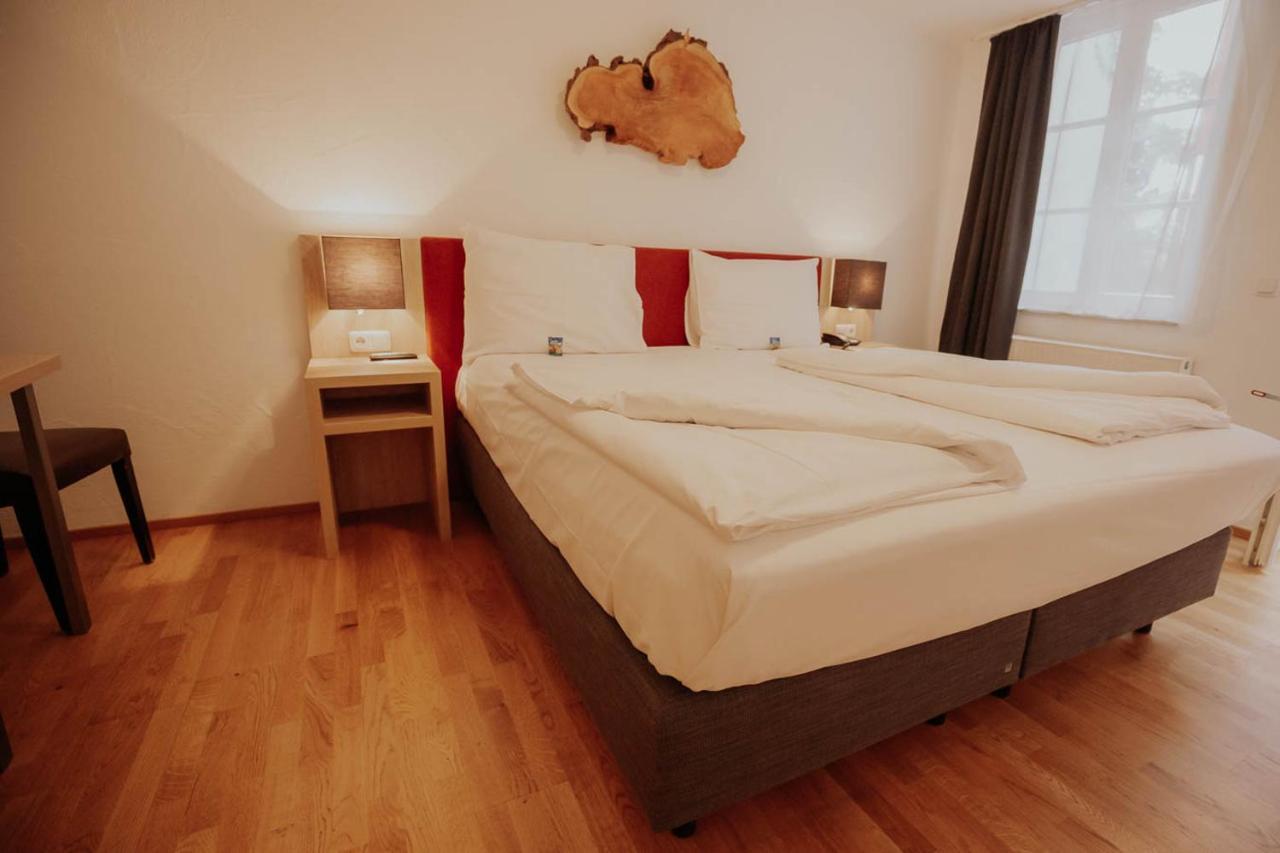 Hotel Gasthaus Zur Sonne Dinkelsbuhl Bagian luar foto