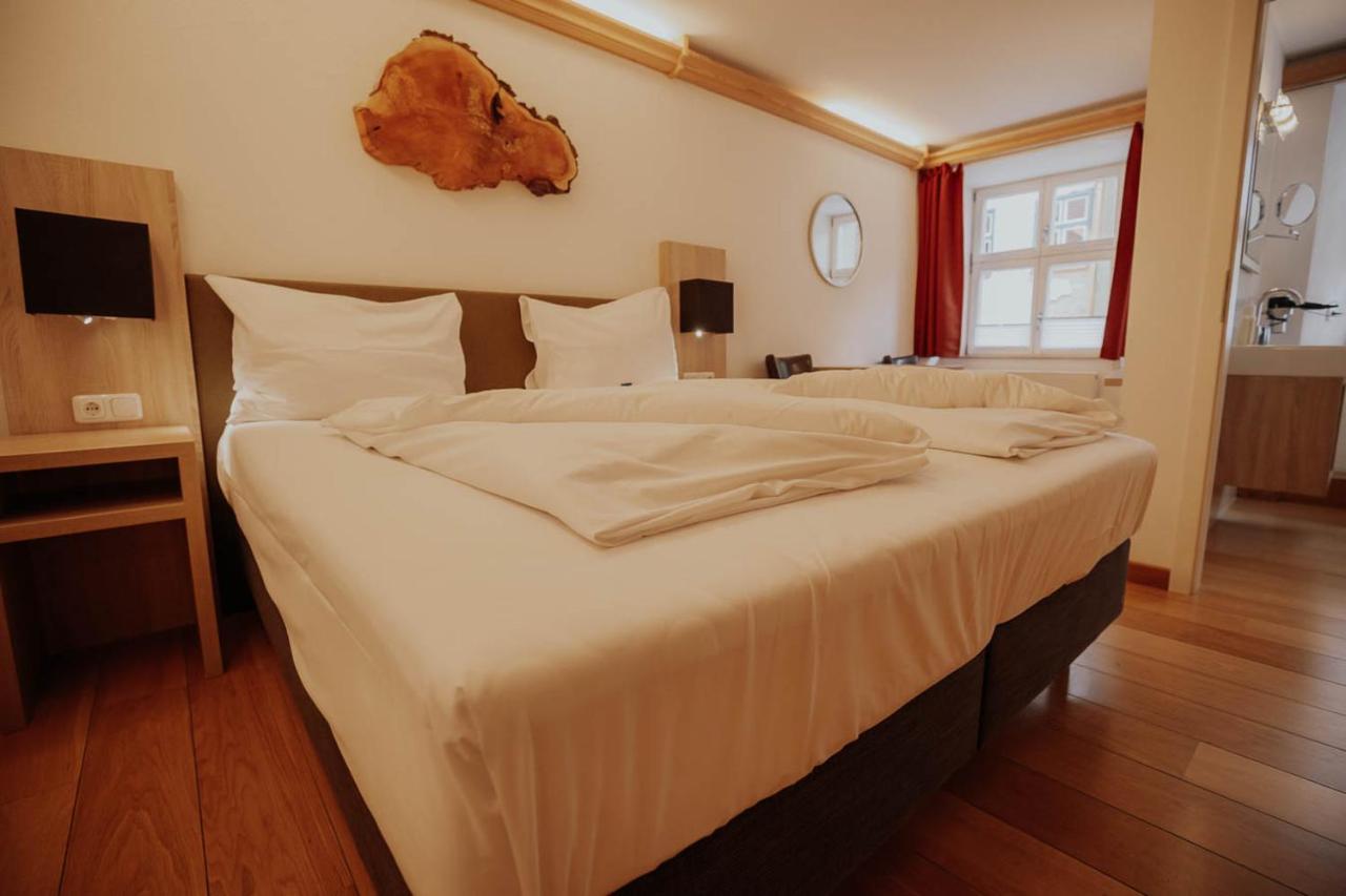 Hotel Gasthaus Zur Sonne Dinkelsbuhl Bagian luar foto
