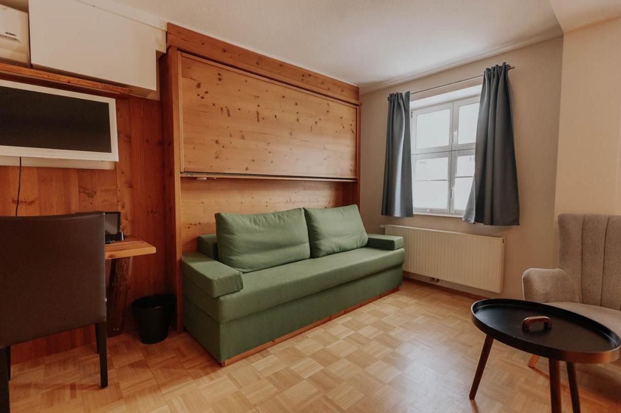 Hotel Gasthaus Zur Sonne Dinkelsbuhl Bagian luar foto