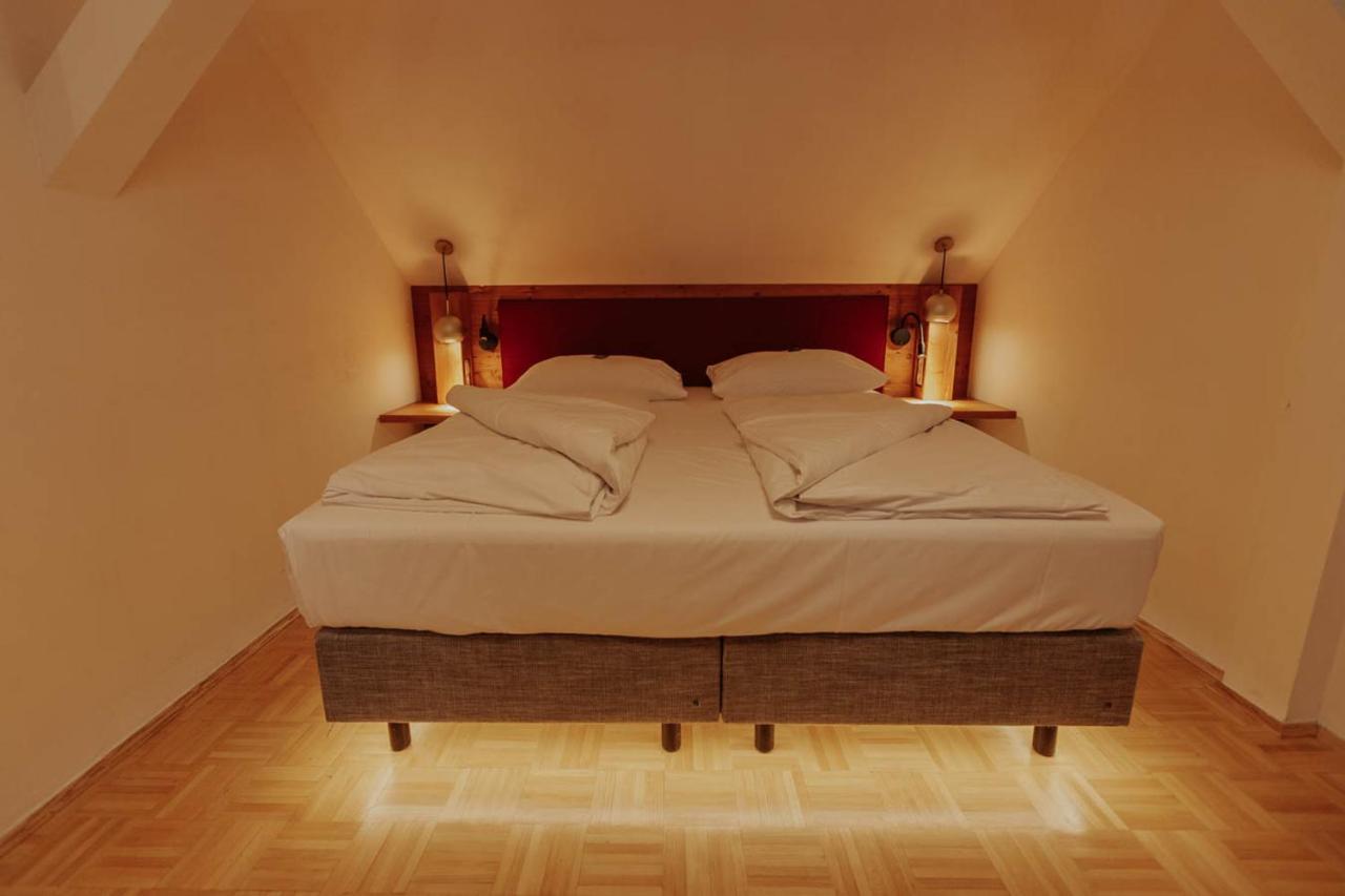 Hotel Gasthaus Zur Sonne Dinkelsbuhl Bagian luar foto