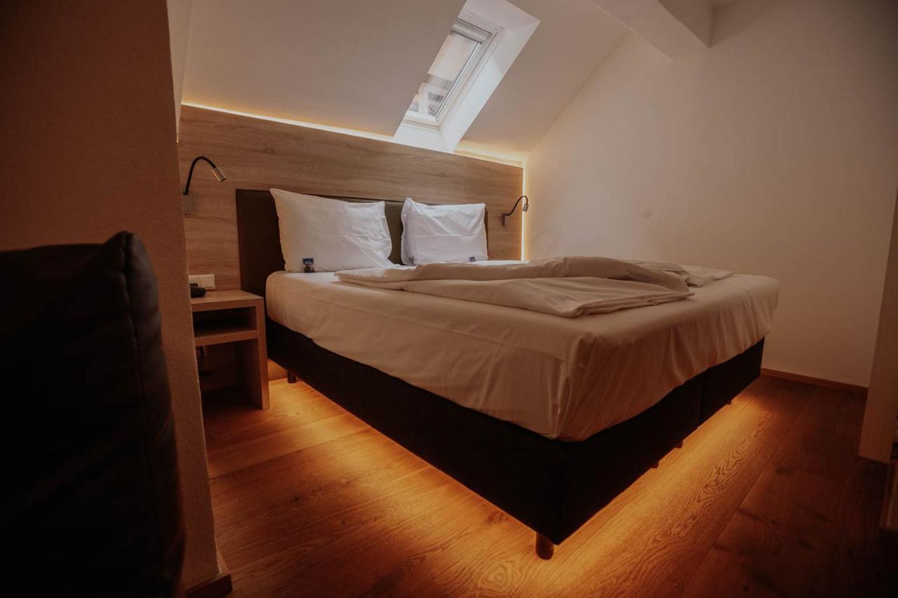 Hotel Gasthaus Zur Sonne Dinkelsbuhl Bagian luar foto