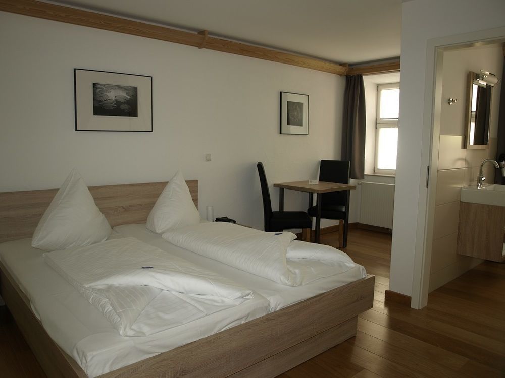 Hotel Gasthaus Zur Sonne Dinkelsbuhl Bagian luar foto