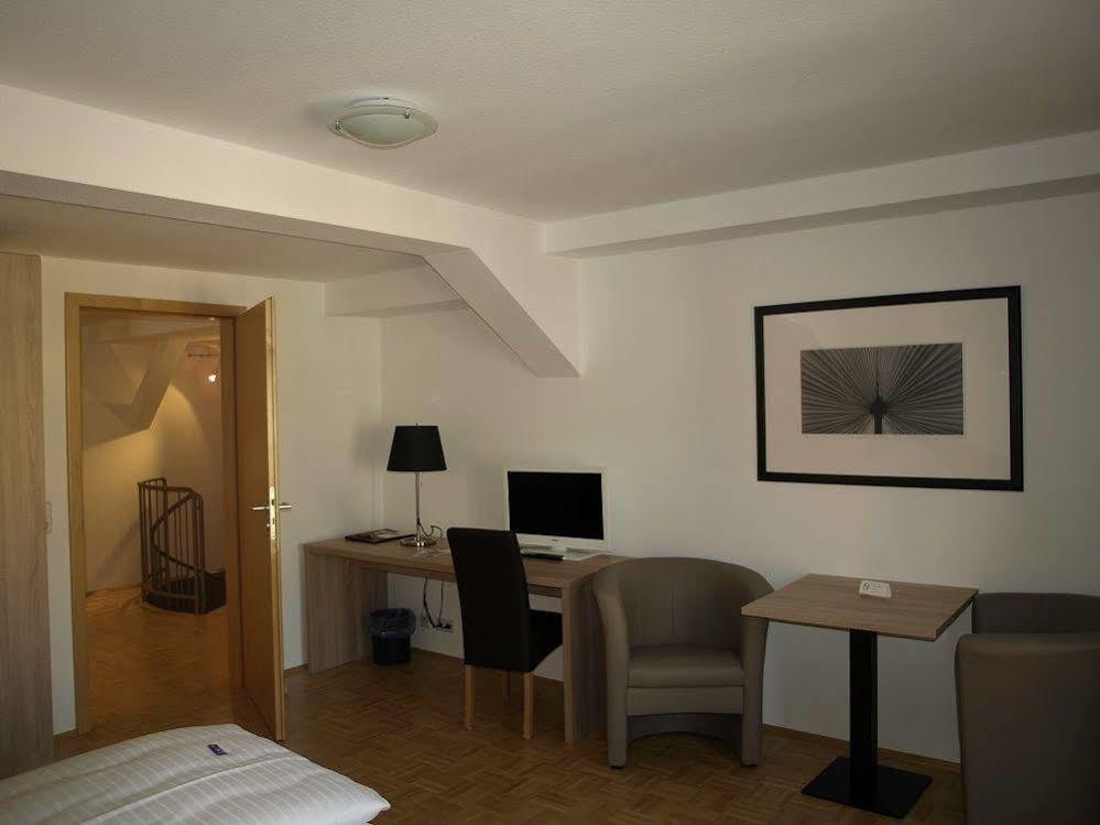 Hotel Gasthaus Zur Sonne Dinkelsbuhl Bagian luar foto