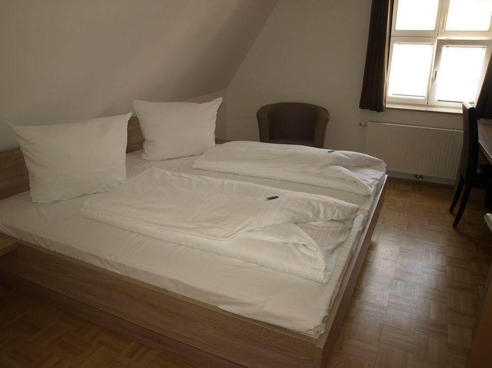 Hotel Gasthaus Zur Sonne Dinkelsbuhl Bagian luar foto